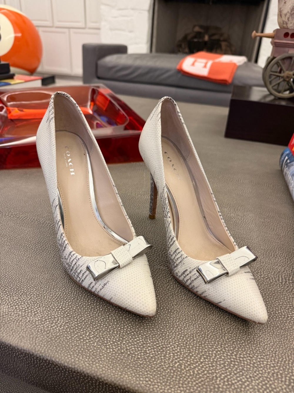 LIKE NEW Coach Cream Pointed Toe Bow Stiletto Pumps